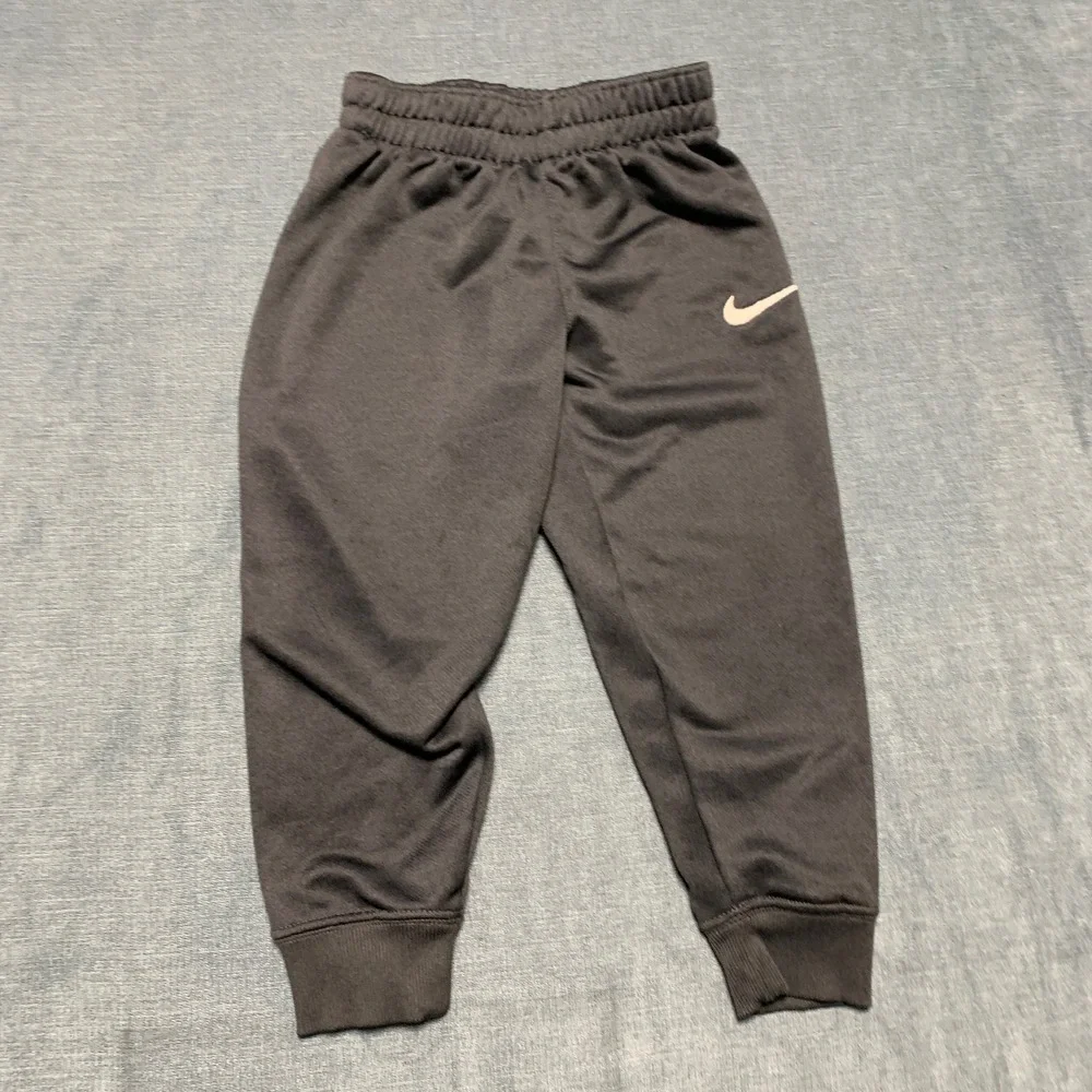 Nike Dri Fit Jogger Pants Boys 4/XS Black Performance Training Elastic Waist
